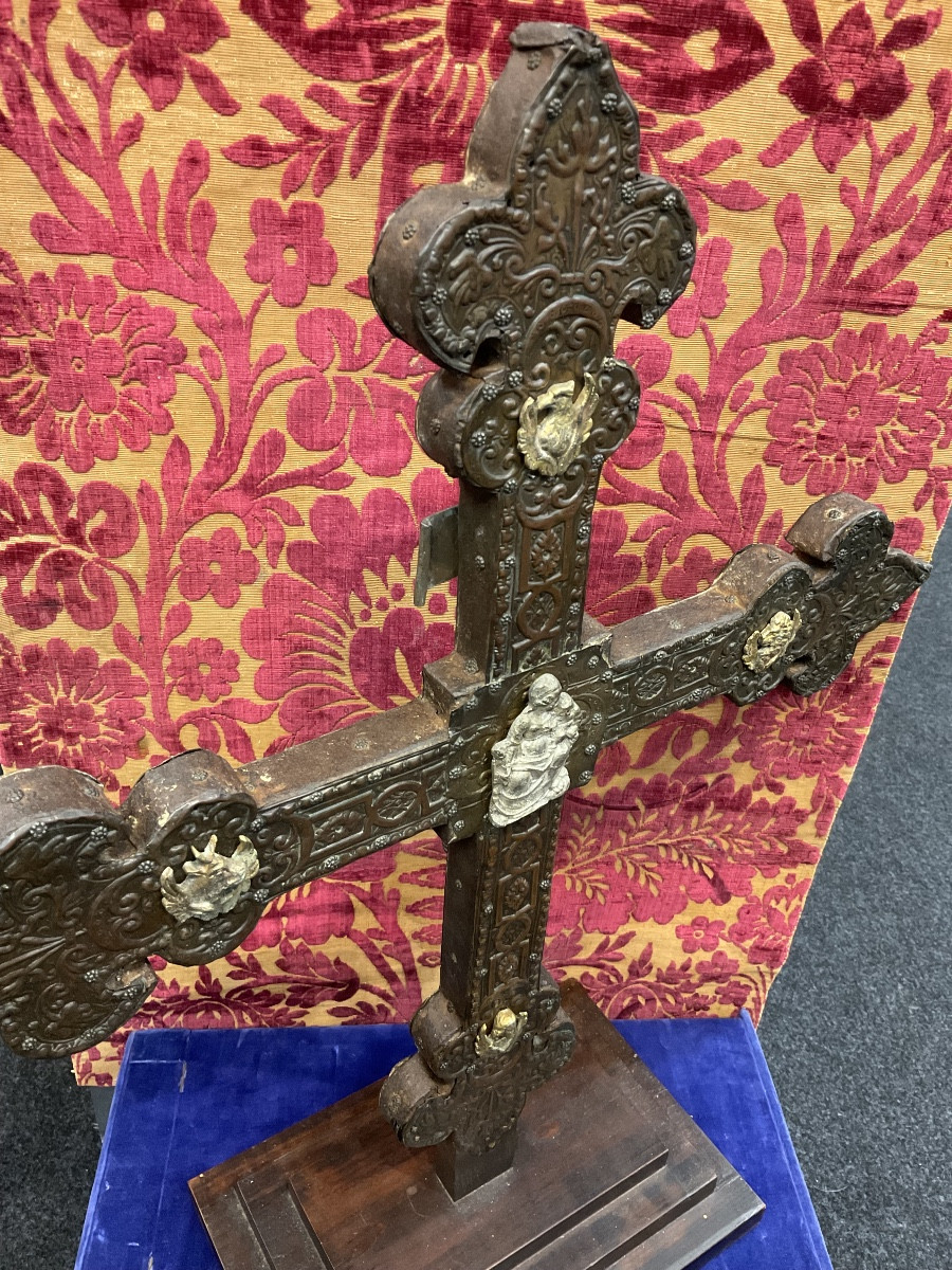 Croix de Procession , Cuivre repoussé, ciselé , anciennement argenté, Espagne ou Italie, XVème -photo-4
