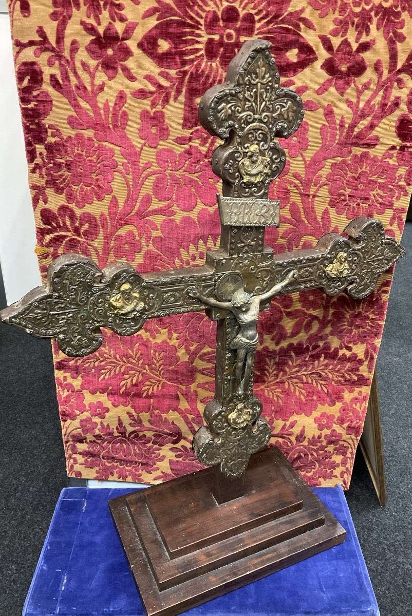 Croix de Procession , Cuivre repoussé, ciselé , anciennement argenté, Espagne ou Italie, XVème -photo-1