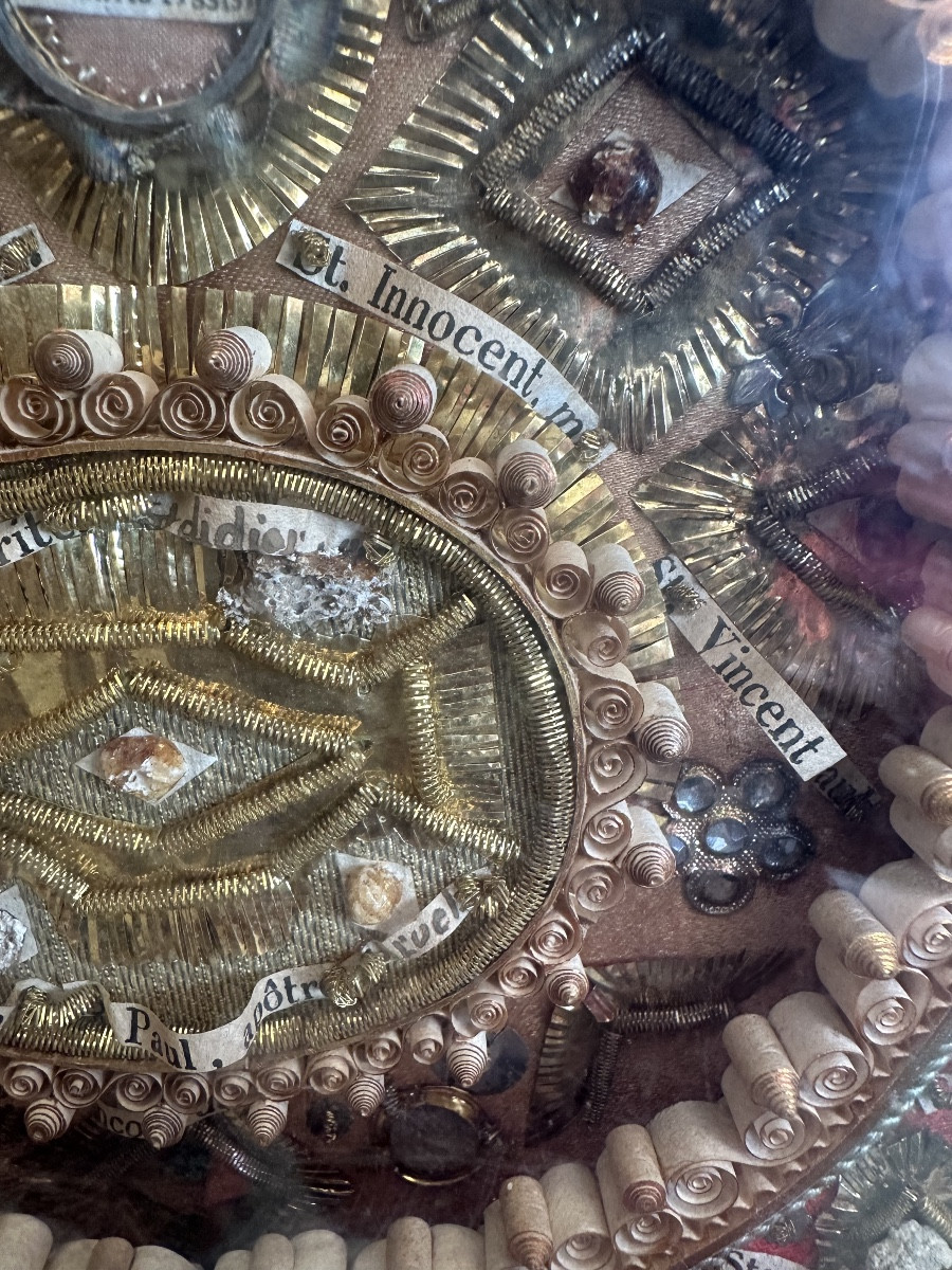 Round Reliquary Frame, Paperolles (nuns' Work) With Authentic Inscription On The Reverse, 19th Century -photo-2