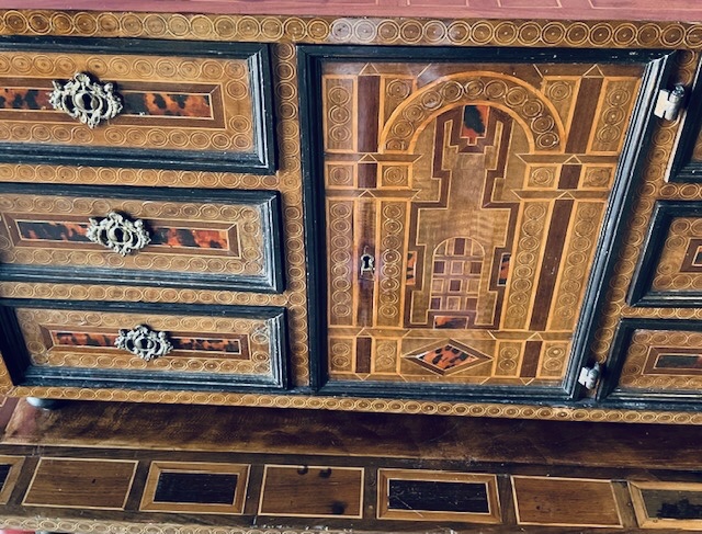 Bargueño ( cabinet)en bois marqueté sur son piètement d’origine, Espagne, vers 1700-photo-3