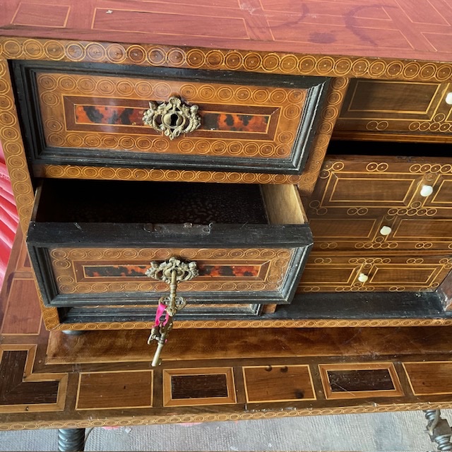 Bargueño ( cabinet)en bois marqueté sur son piètement d’origine, Espagne, vers 1700-photo-2