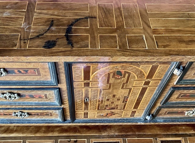 Bargueño ( cabinet)en bois marqueté sur son piètement d’origine, Espagne, vers 1700-photo-5
