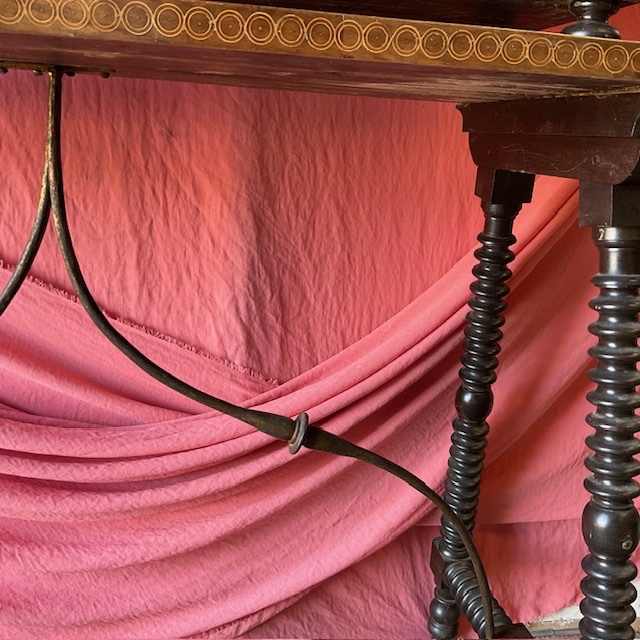 Bargueño ( cabinet)en bois marqueté sur son piètement d’origine, Espagne, vers 1700-photo-7