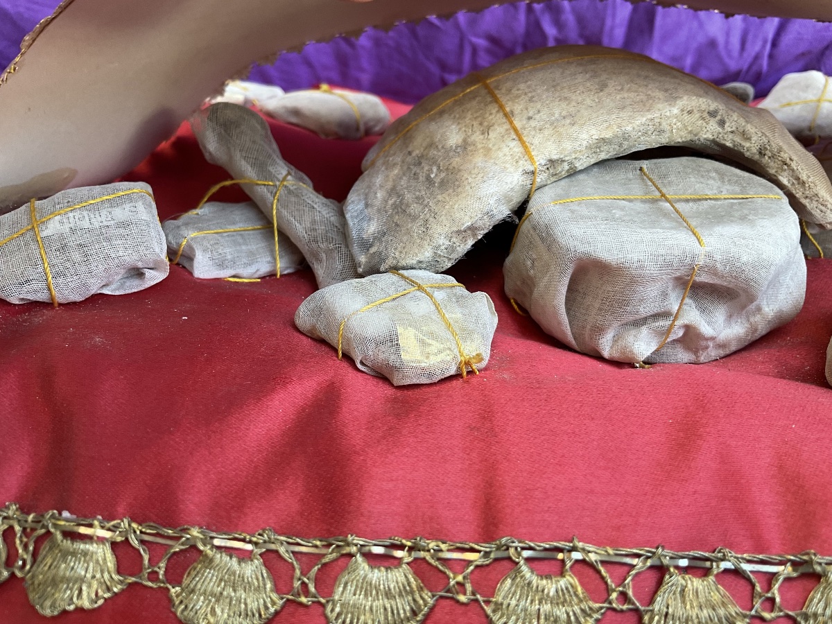 Set Of Metal Reliquaries Containing "ex Ossibus" Relics Of Saints—authentic, 19th Century-photo-8