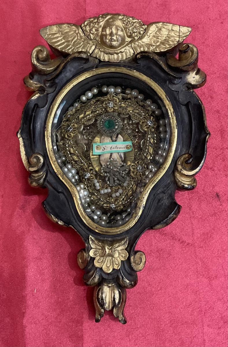 Cadre - Reliquaire En Bois Sculpté Abritant Relique de S. Antoine , Travail De Soeurs XVIIIe