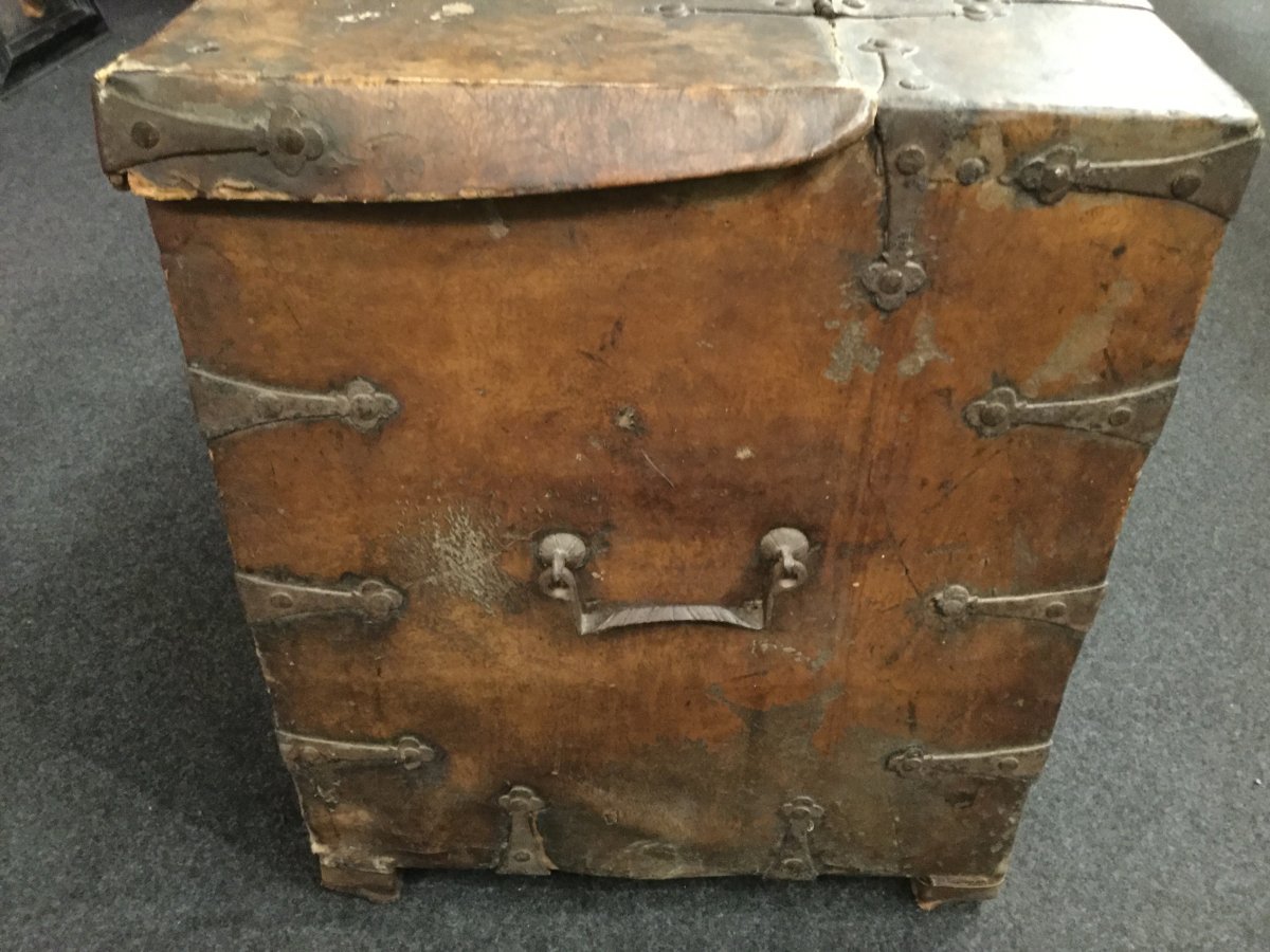 Horse-drawn Carriage Chest, Turkish Military, Wood Covered With Painted Leather, 17th Century-photo-3