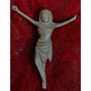 Figure de Jésus Christ Crucifié en Bronze moulu ,France d’Époque Gothique de XIVème Siècle 