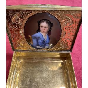 Gold-plated Silver Box (ladies' Set) Featuring A Portrait Of A Young Woman On Porcelain, 19th Century
