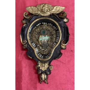 Cadre - Reliquaire En Bois Sculpté Abritant Relique de S. Antoine , Travail De Soeurs XVIIIe