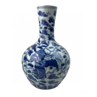 Chinese Blue And White Porcelain Vase Fô Dogs