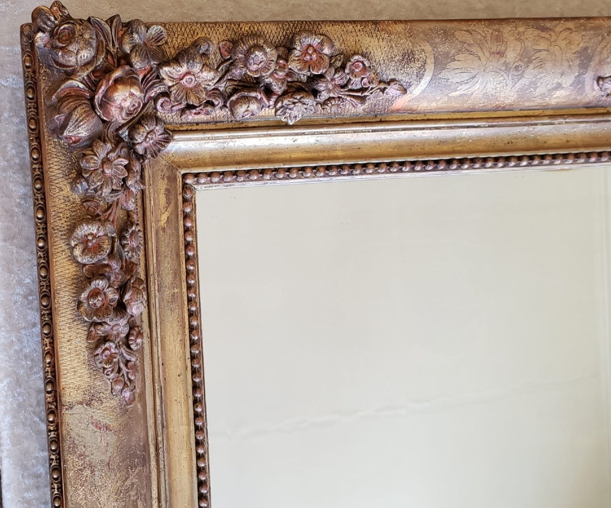 Miroir bois et stuc doré de style Restauration à décor de roses -  XIX° - 64 X 56 cm-photo-1
