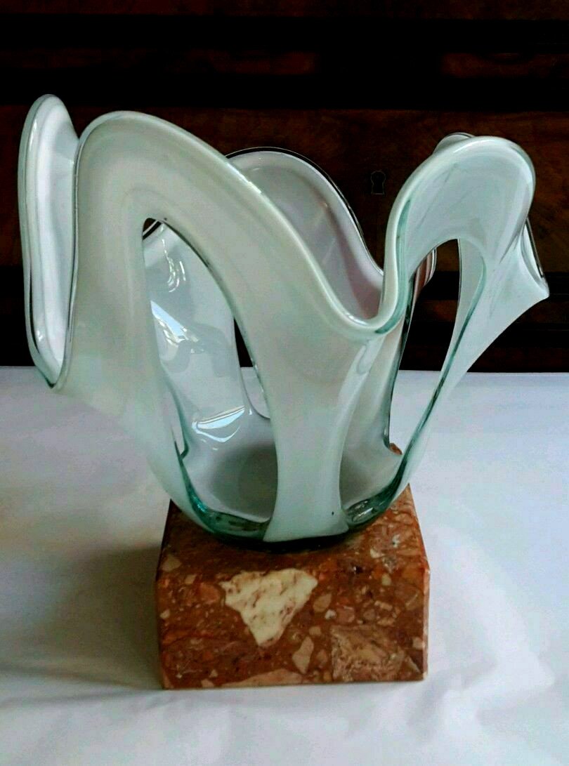 Coupe en verre opalin sur socle marbre - Création Makora Krosno Pologne -1950-photo-3