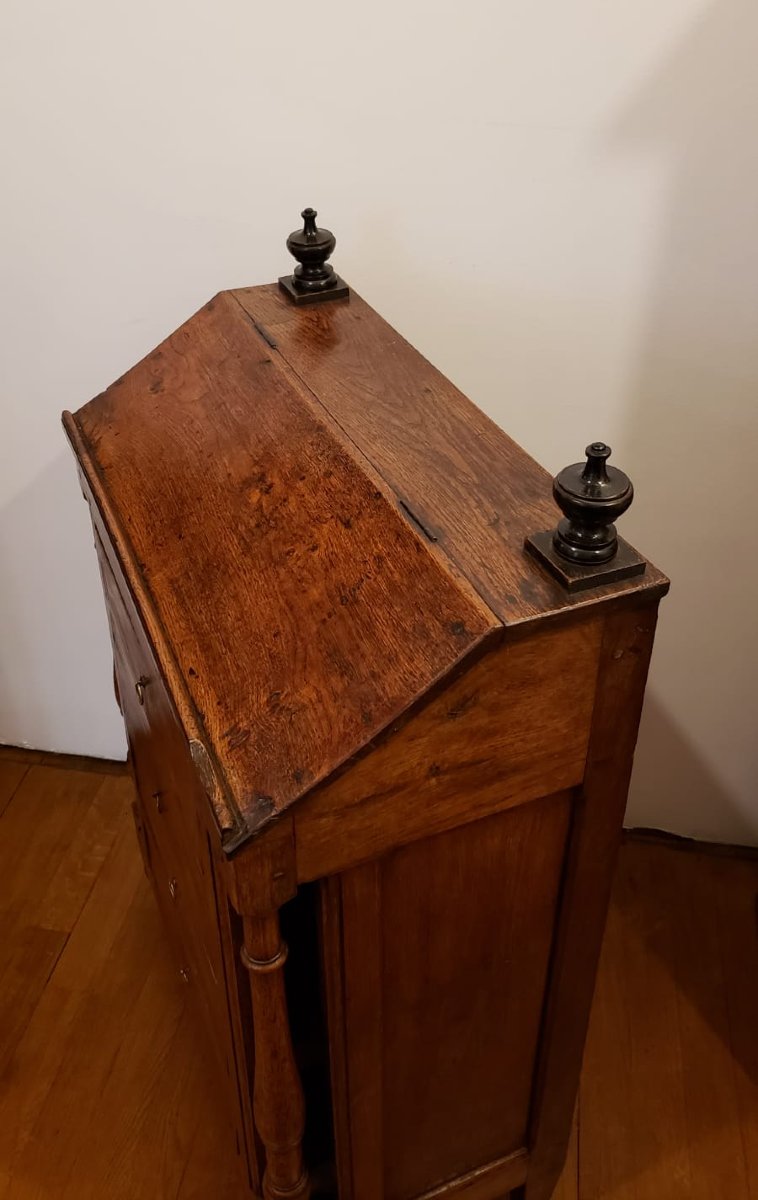17th Century Oak Oratory - Champagne Burgundy.-photo-4
