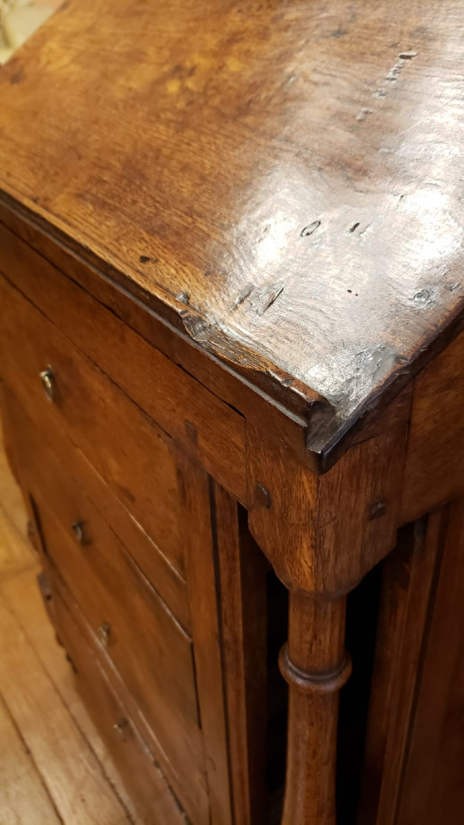 17th Century Oak Oratory - Champagne Burgundy.-photo-5