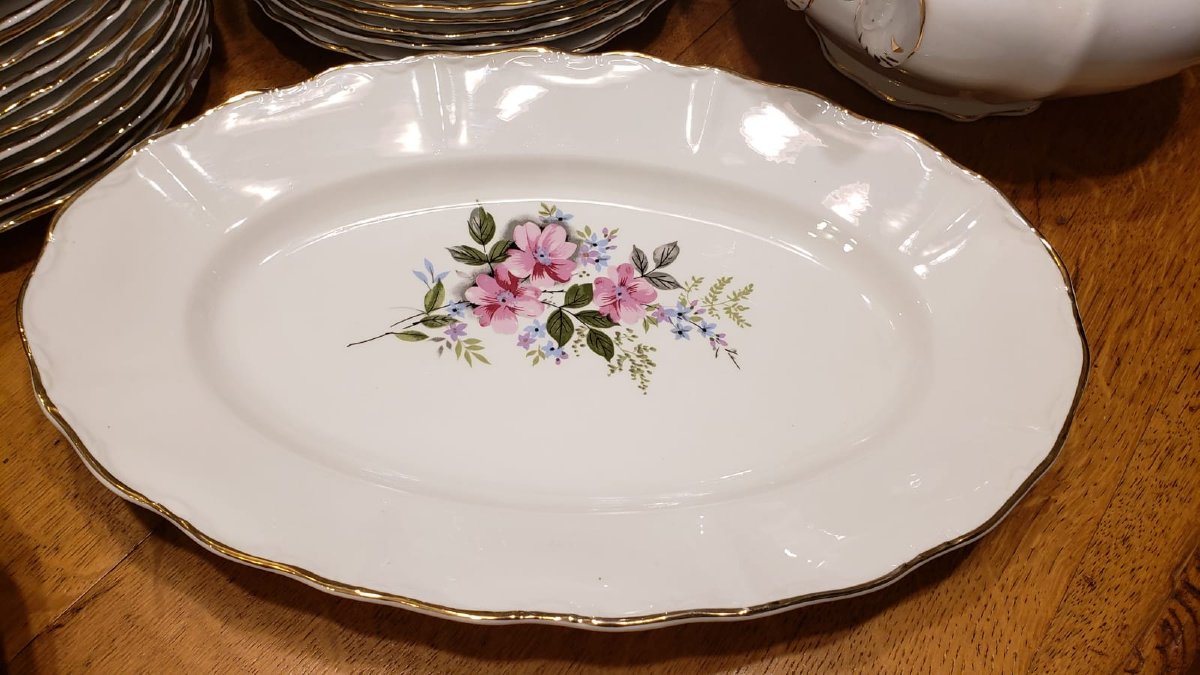 Important service en porcelaine fine à décor floral - 85 pièces-photo-3