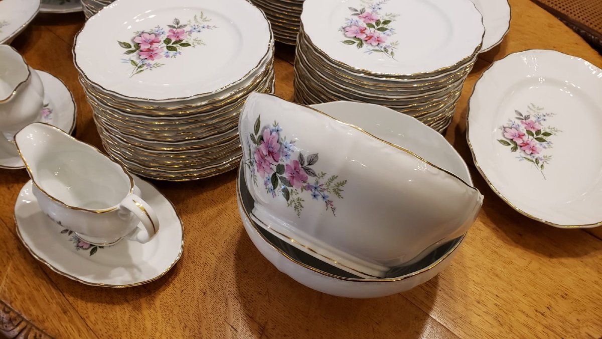 Important service en porcelaine fine à décor floral - 85 pièces-photo-4