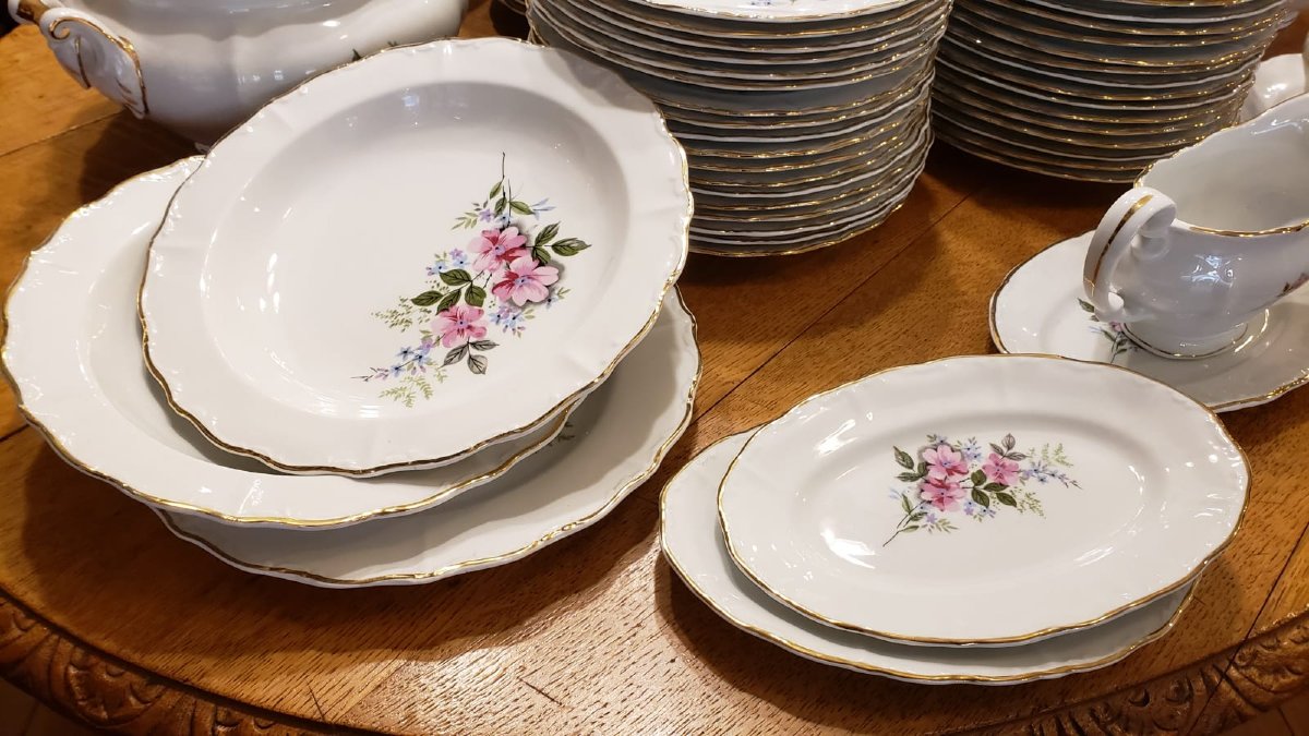 Important service en porcelaine fine à décor floral - 85 pièces-photo-1