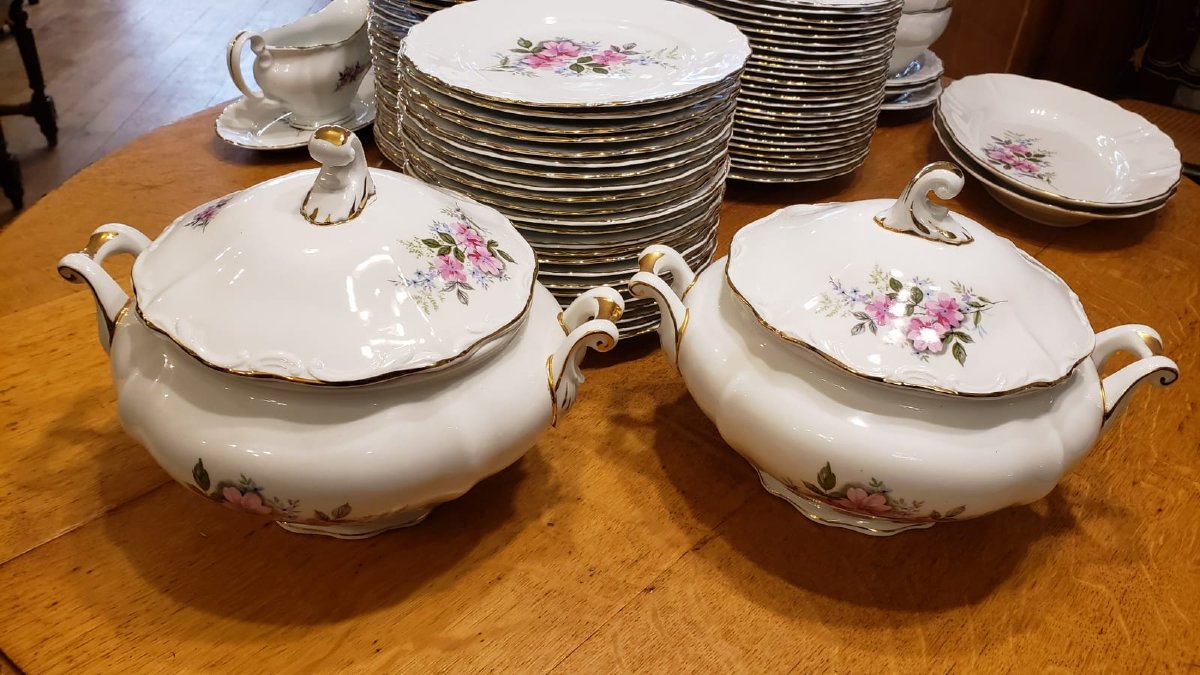 Important service en porcelaine fine à décor floral - 85 pièces-photo-2