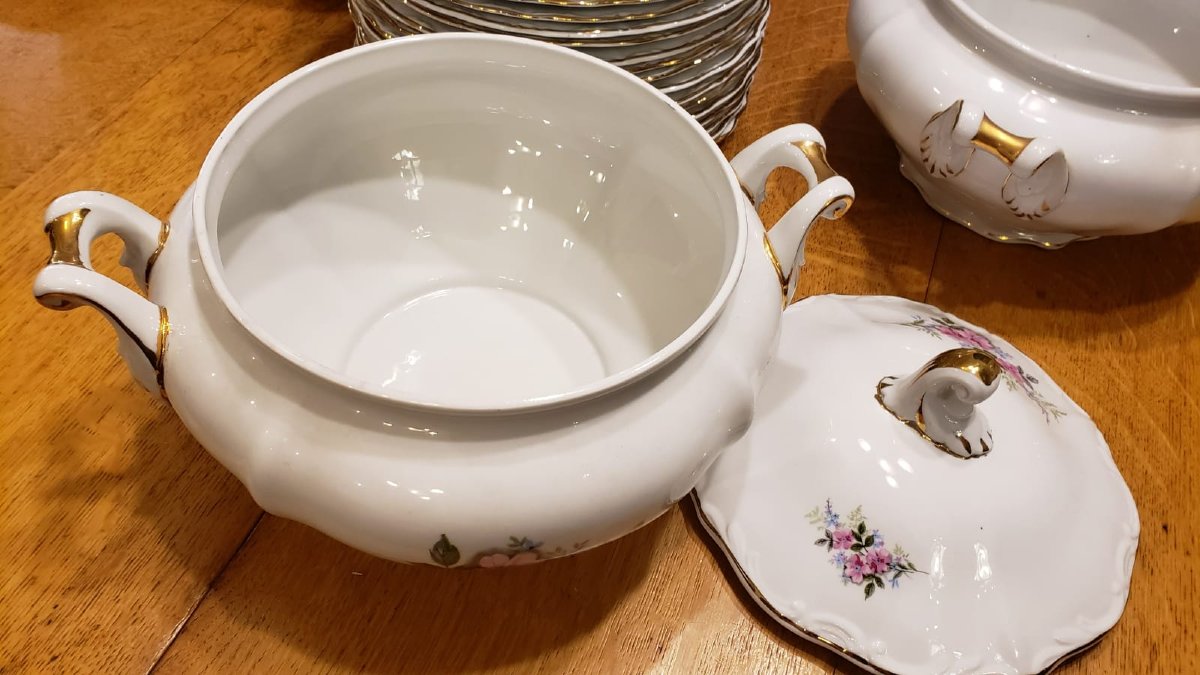 Important service en porcelaine fine à décor floral - 85 pièces-photo-3