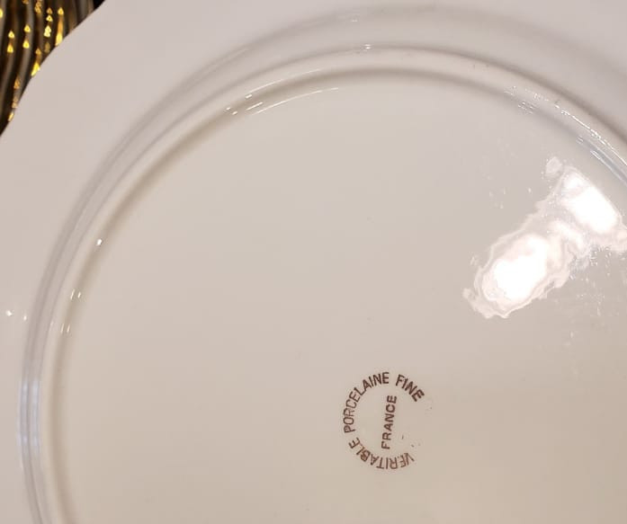 Important service en porcelaine fine à décor floral - 85 pièces-photo-8