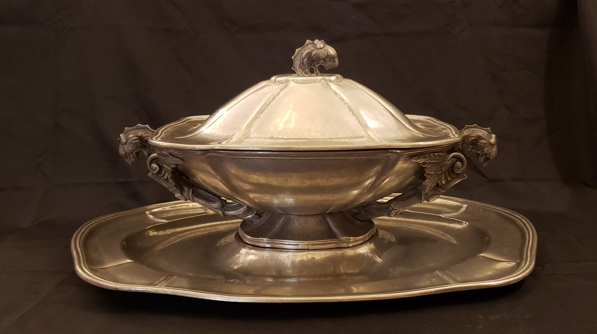 Soupi&egrave;re et son plat de pr&eacute;sentation en &eacute;tain - Louis HOUZEAUX