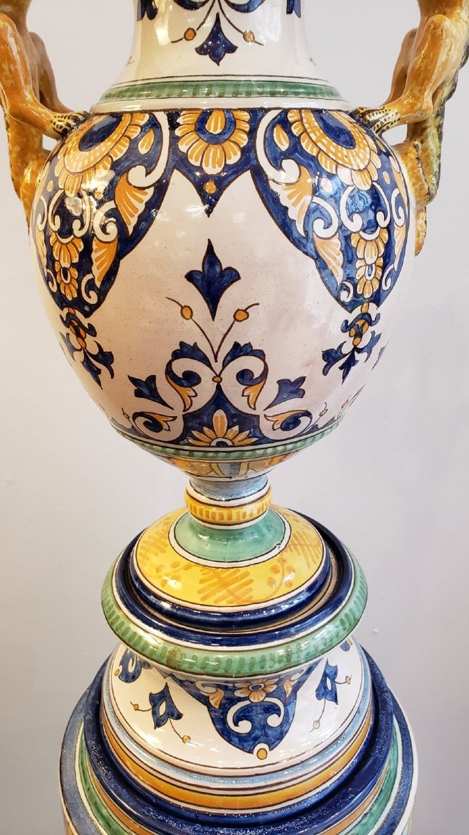 Paire de vases de jardin montés sur colonnes chiffrés FP - Nevers - Antoine  Montagnon - XIXe-photo-2