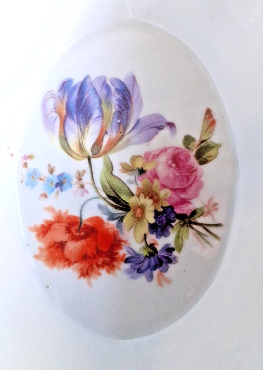 Coupe ou jardinière en porcelaine de style Louis XV. Décor floral polychrome. Fin XIX°-photo-1