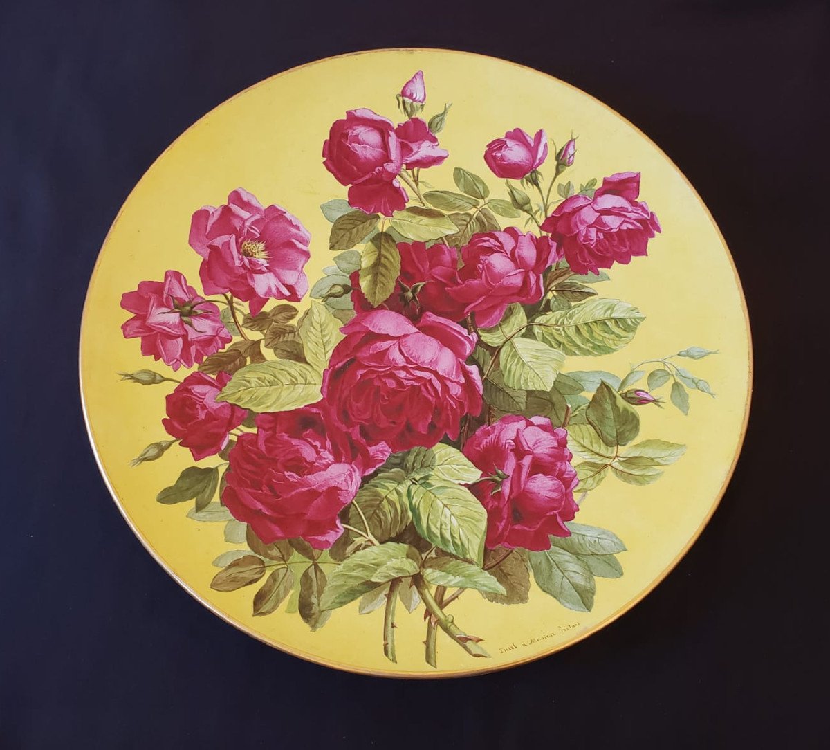 Grand Plat en Creil et Montereau à décor floral dédié à Georges Sortais.