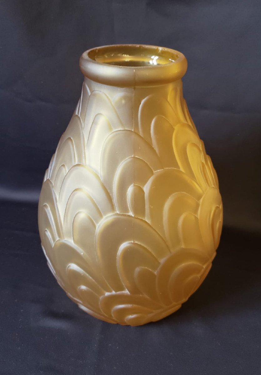 Grand Vase d'Epoque Art Déco En Verre Moulé De Couleur Ambre - Sars France-photo-1