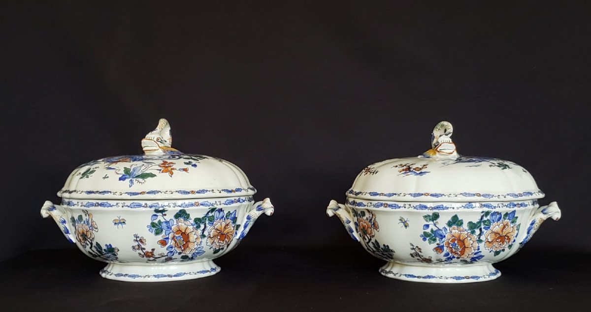 Paire de grandes soupi&egrave;res en gien motif Delft coq et pivoines 1938/40-photo-4