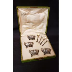 Coffret de 4 salerons style Louis XV en argent minerve avec petites cuillères assorties