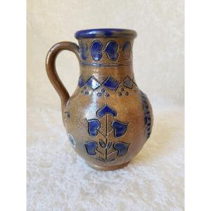 Pitcher Vase Signed Roger Guérin Decorated With Coats Of Arms And Card Game Colors.