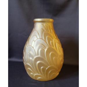 Large Art Deco Period Vase In Amber Molded Glass - Sars France