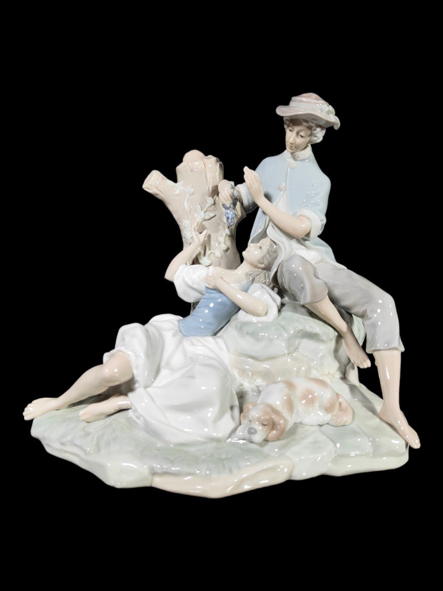 Romantic Lladro Porcelain Sculpture