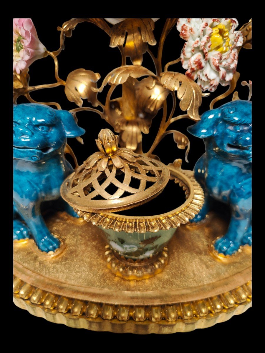 Pendule En Bronze Doré Et Porcelaine De Style Chinosoiserie-photo-2