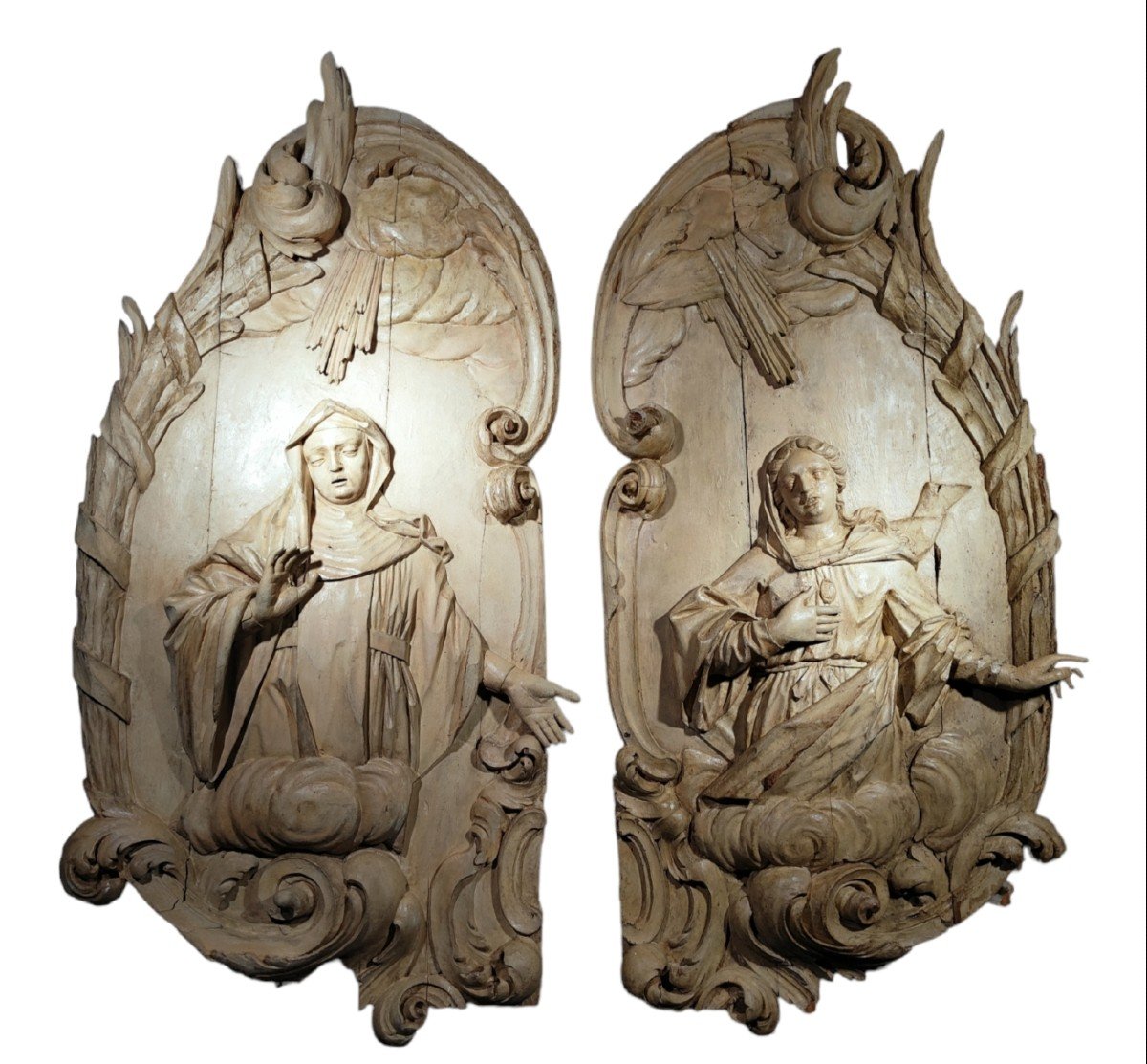 Paire De Panneaux Sculptes Monumentaux Du XVIIIe Siecle