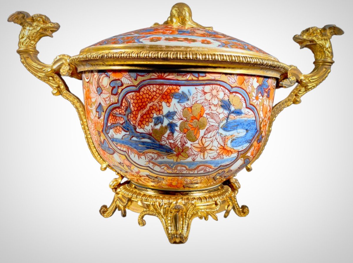 Soupière Chinoise Du XVIIIe Siècle : élégance Imari Avec Montures En Bronze Français Du XIXe