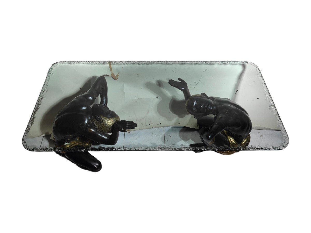 Table Basse Des Années 50 : élégance Avec Figurines En Bronze