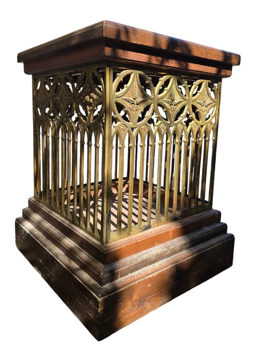 Piédestal Néogothique Du XIXe Siècle