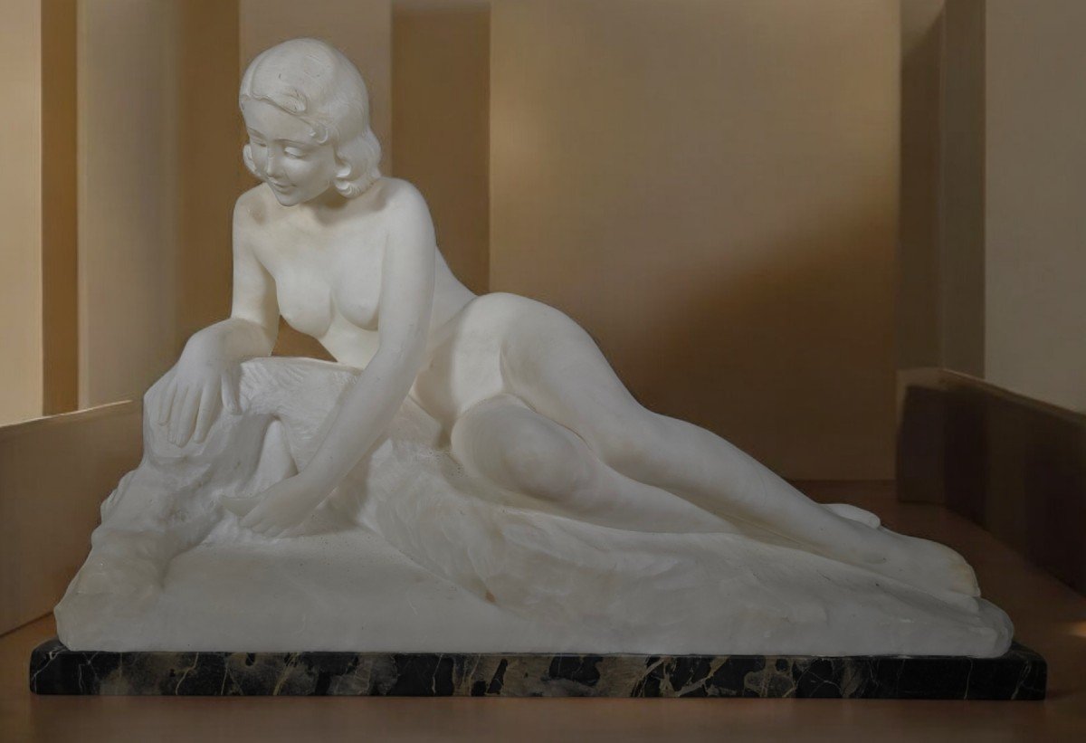 Elegant Art Deco Marble Sculpture Signed L. Morelli, Florence