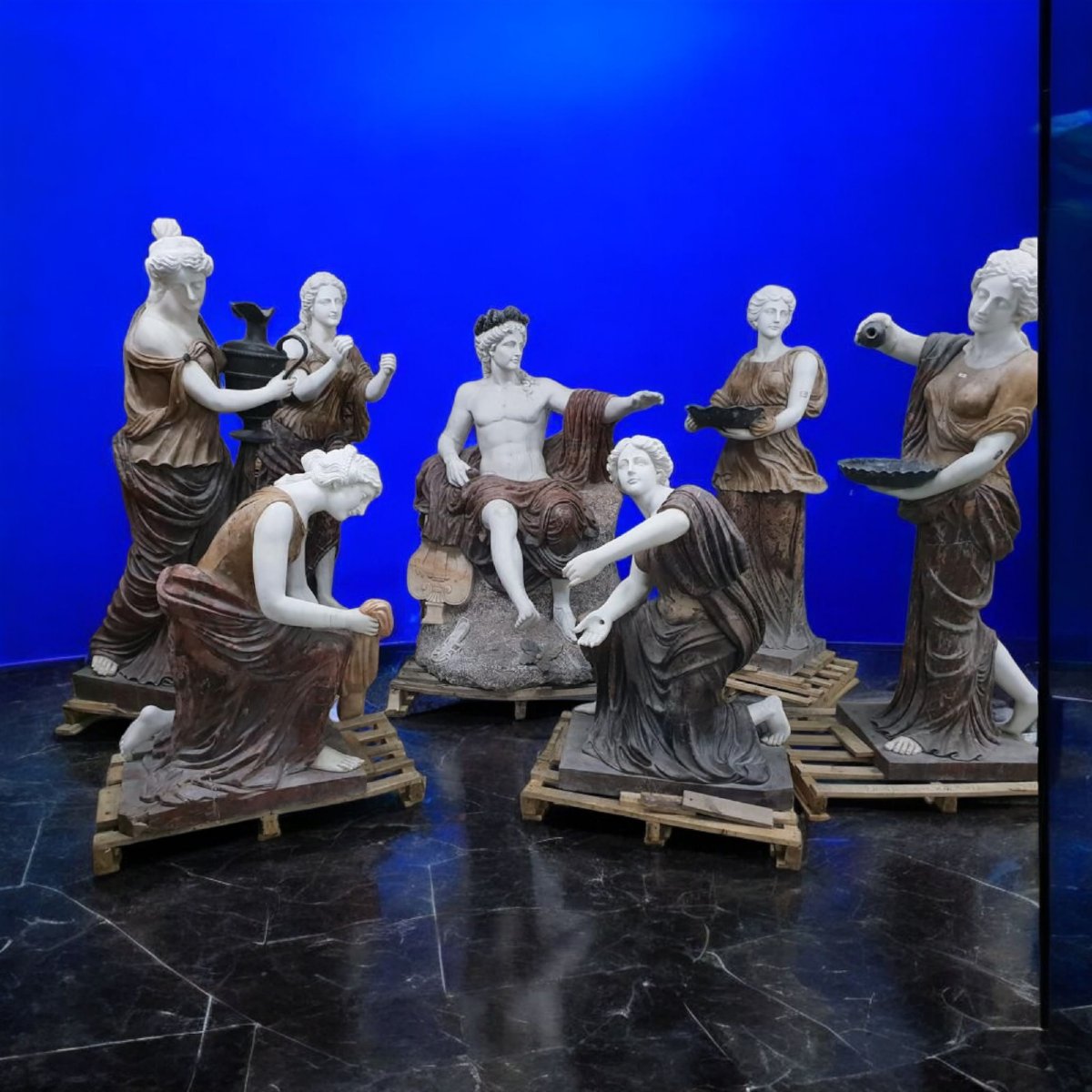 Ensemble De 7 Grandes Sculptures De Jardin En Marbre – « Le Bain d'Apollon » – Fin Du XXe Siècl-photo-3