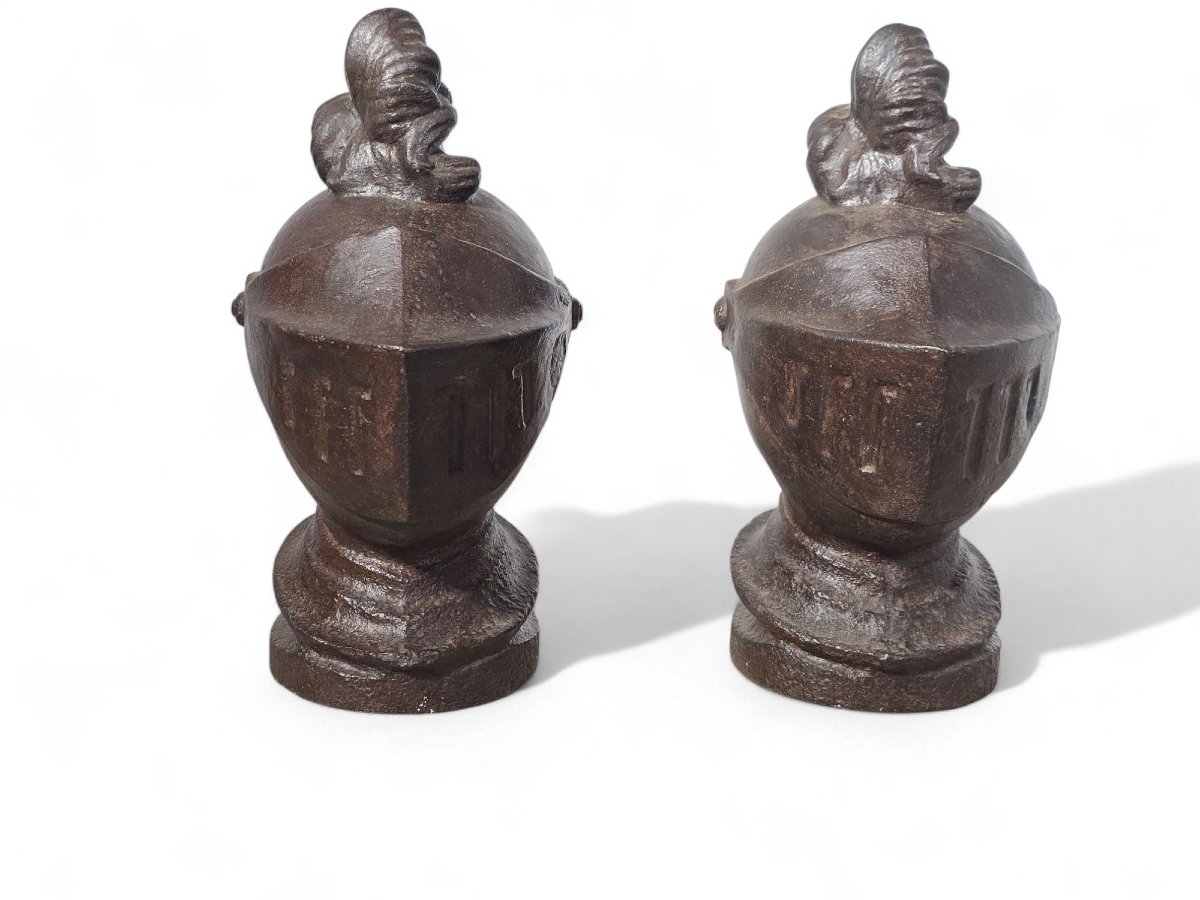 Paire De Têtes d'Armure Médiévales – XVIIe Siècle-photo-2