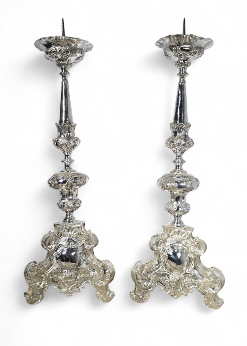 Paire De Bougeoirs Du XVIIIe Siècle