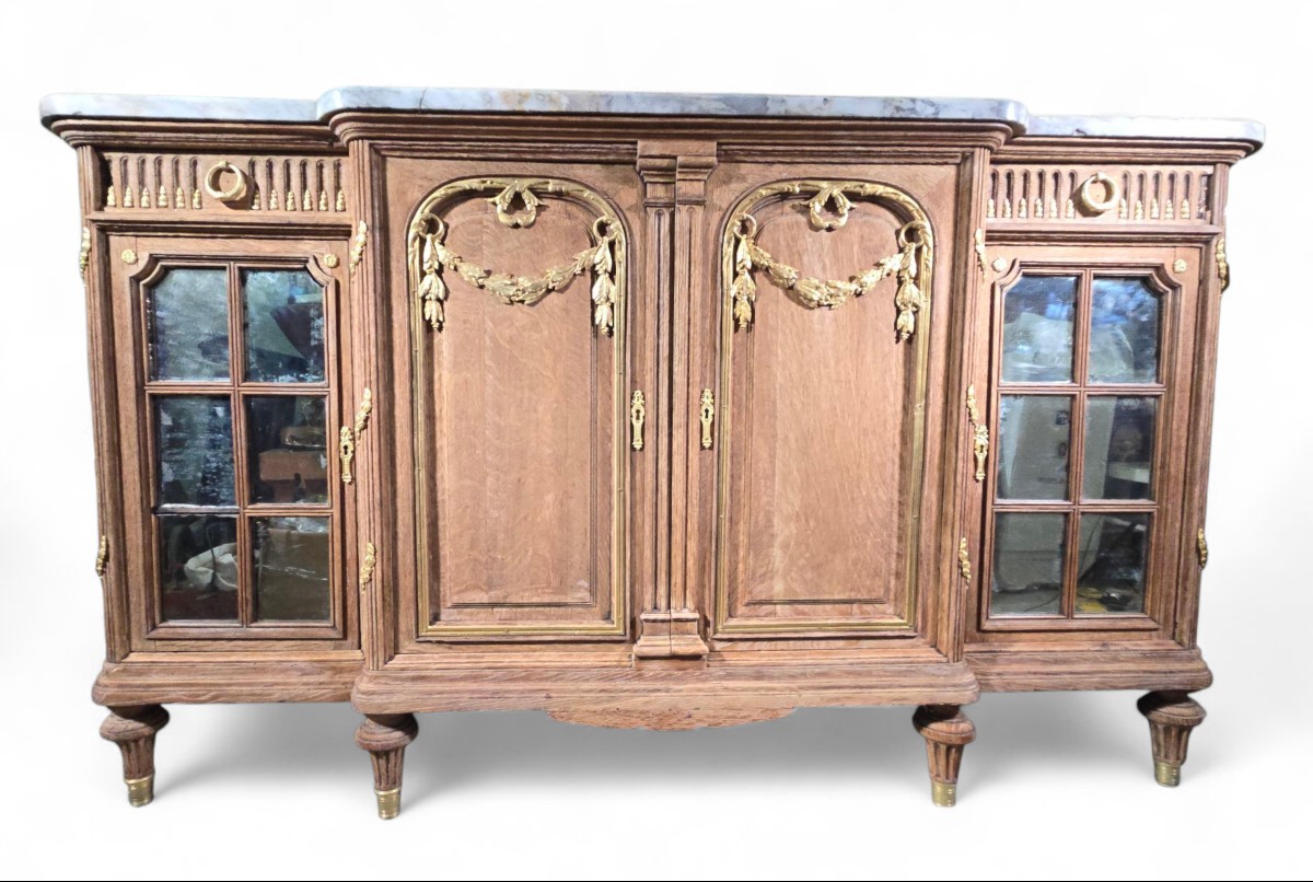 Grand buffet en chêne orné de bronze doré et marbre – XIXe siècle