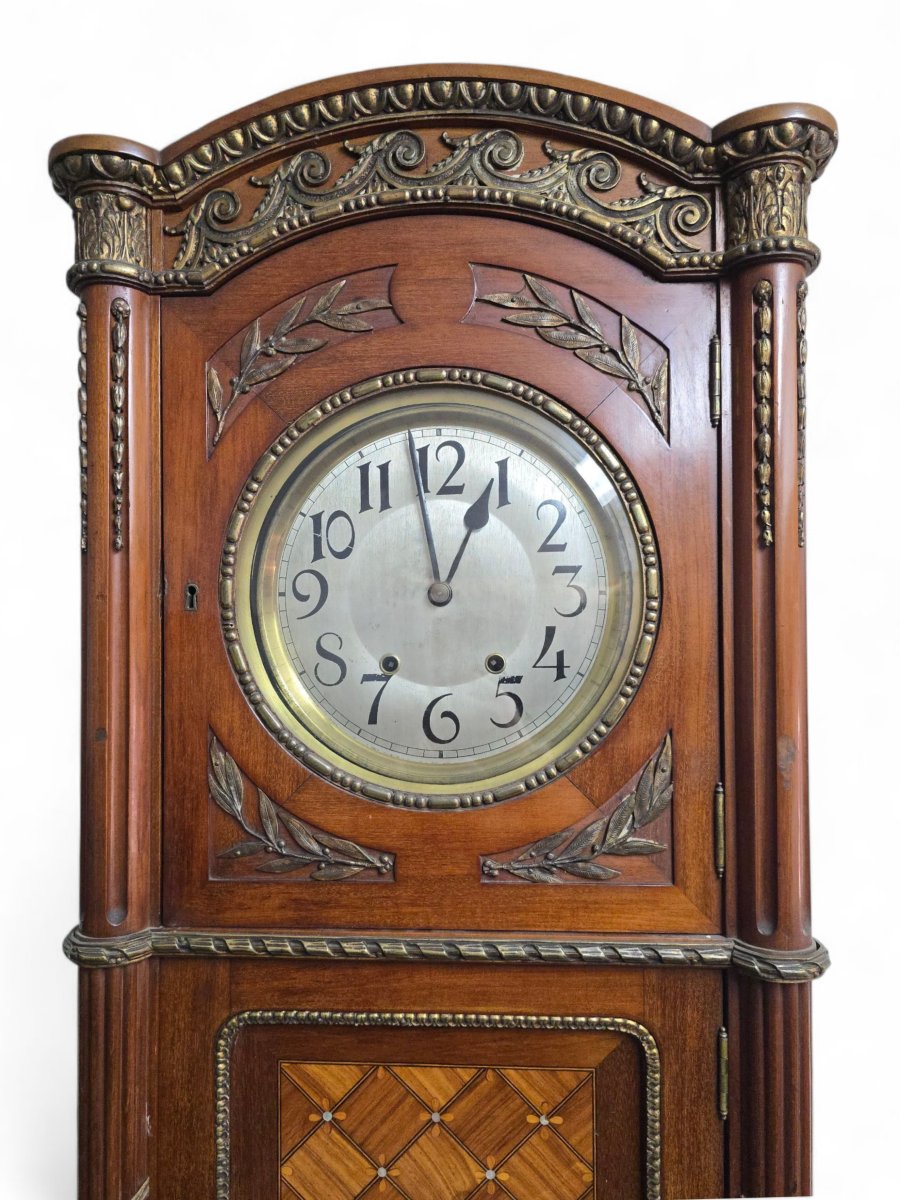 Horloge de parquet en bois exotiques et incrustations de nacre – XXe siècle-photo-4
