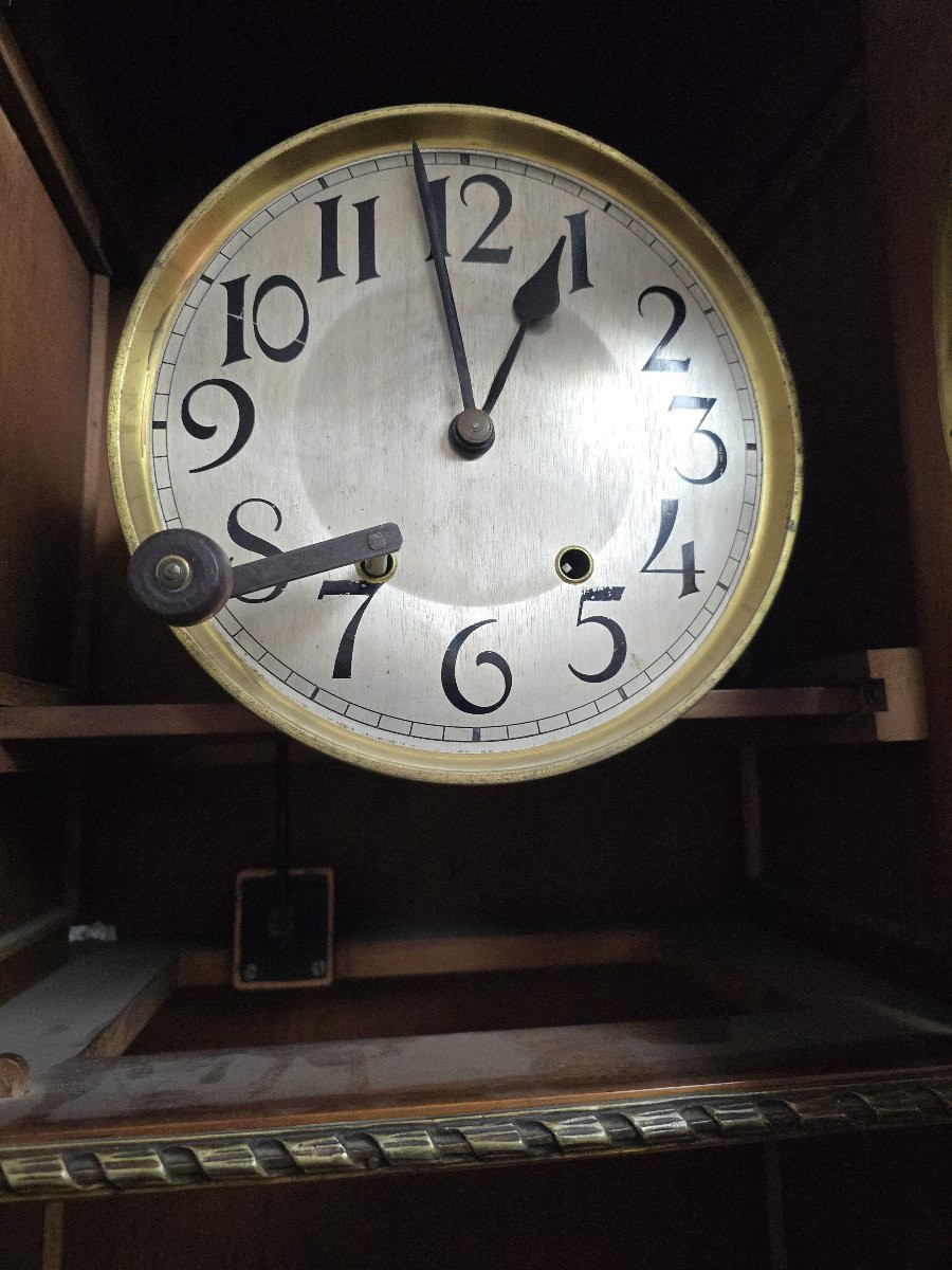 Horloge de parquet en bois exotiques et incrustations de nacre – XXe siècle-photo-4