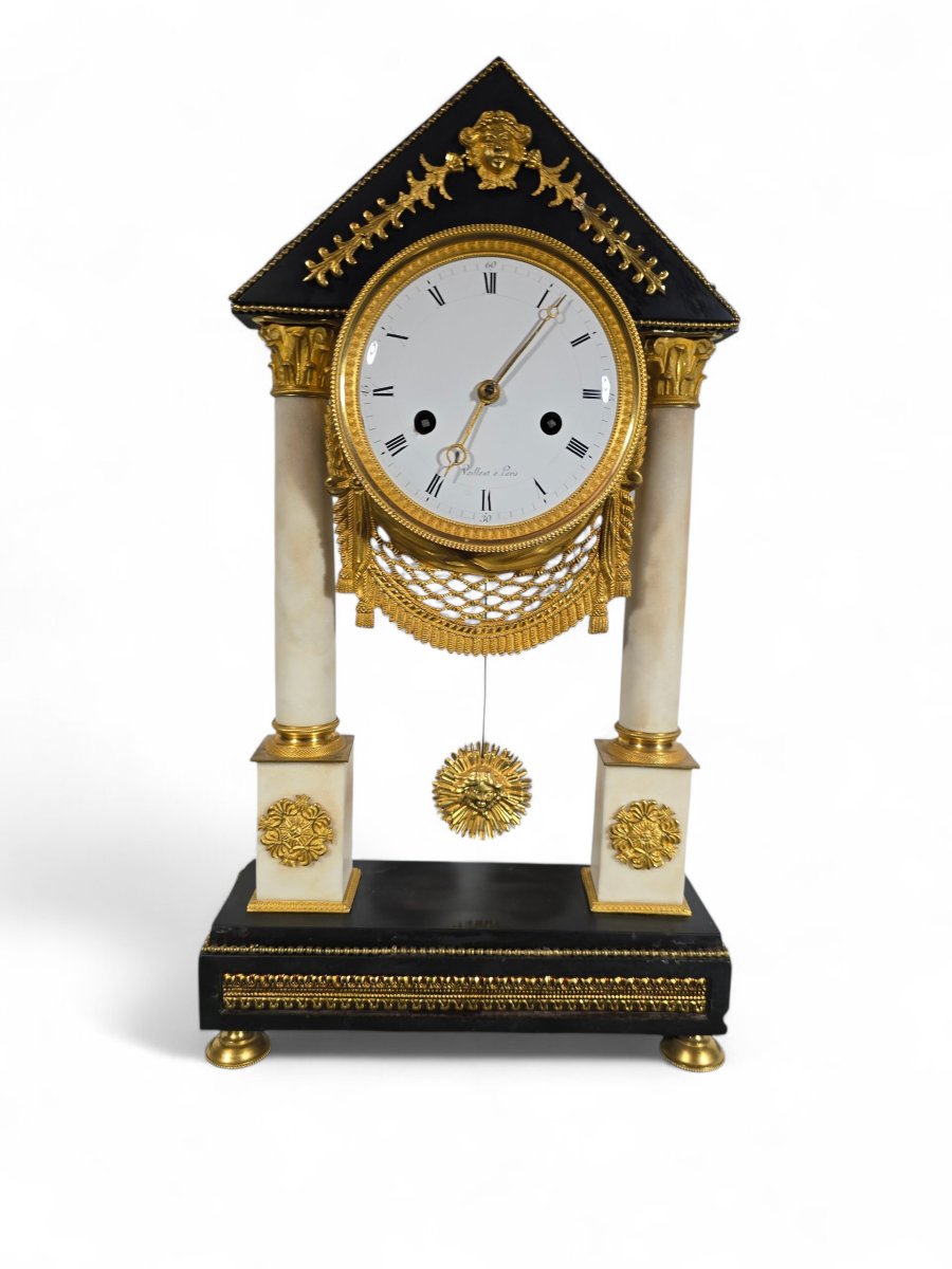 Pendule portique française – Marbre noir et blanc, bronze doré – Début du XIXe siècle-photo-4