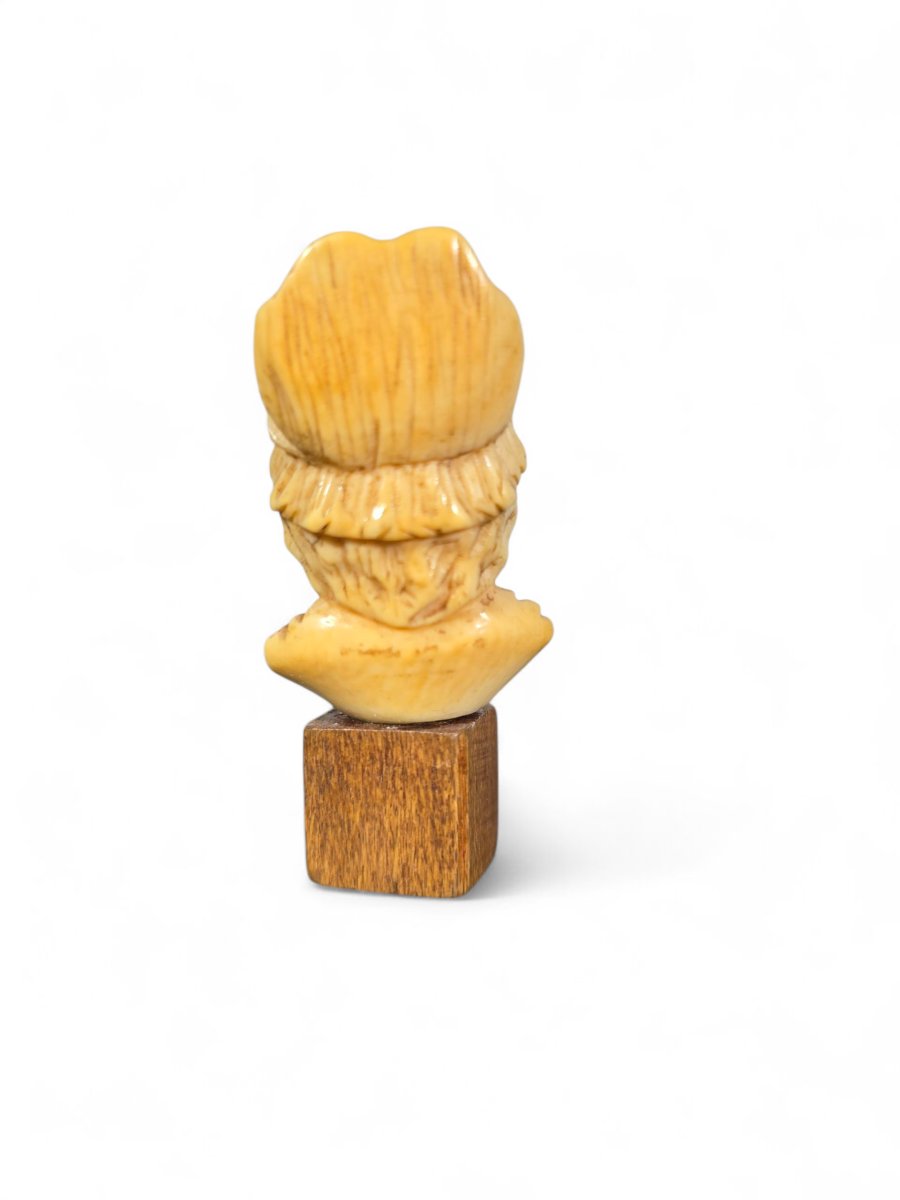 Petit buste en os sculpté – XIXe siècle-photo-3