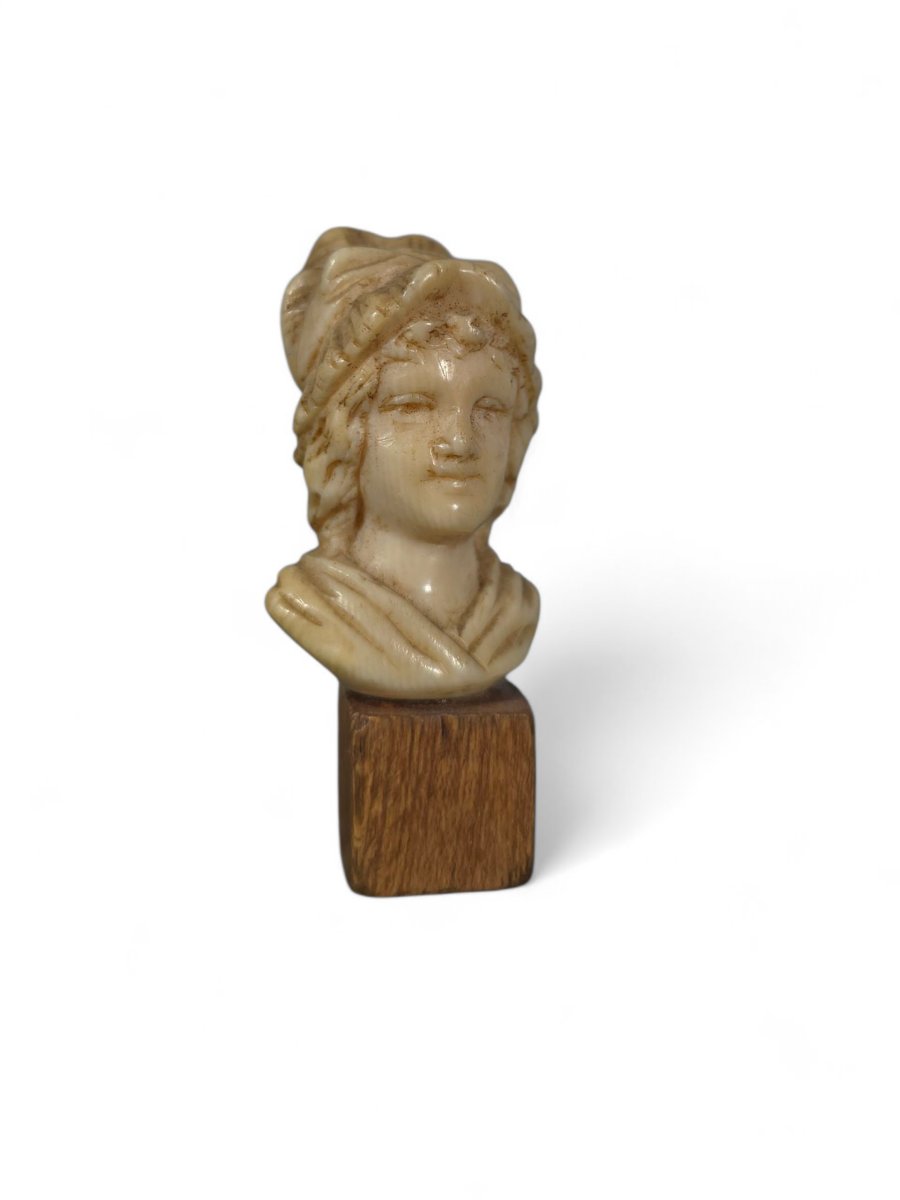 Petit buste en os sculpté – XIXe siècle-photo-3