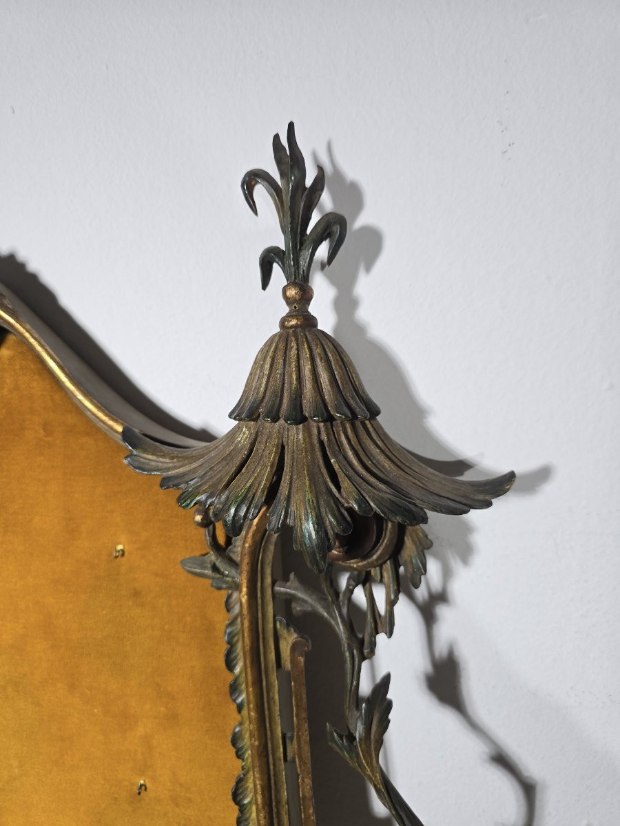 Panneau porte-médailles italien du XIXe siècle en bois sculpté et peint, en forme de pagode-photo-3